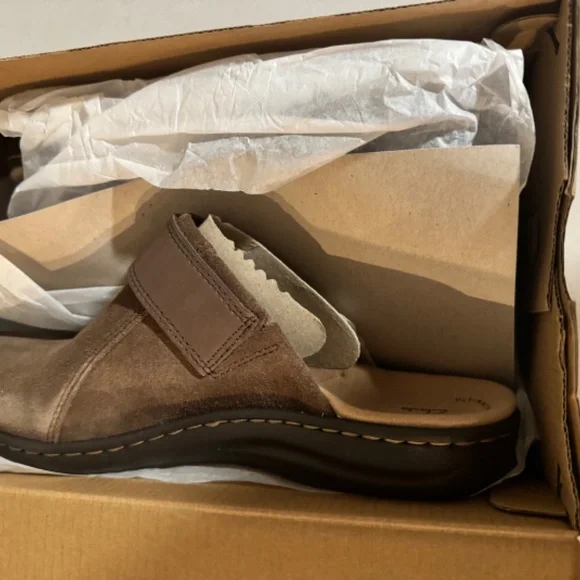 Clarks strap Clog size 8.5 - Picture 2 of 5